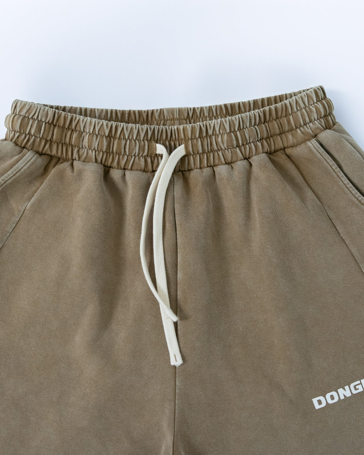 The Standard Shorts in Olive, detail of the waistband and drawcord