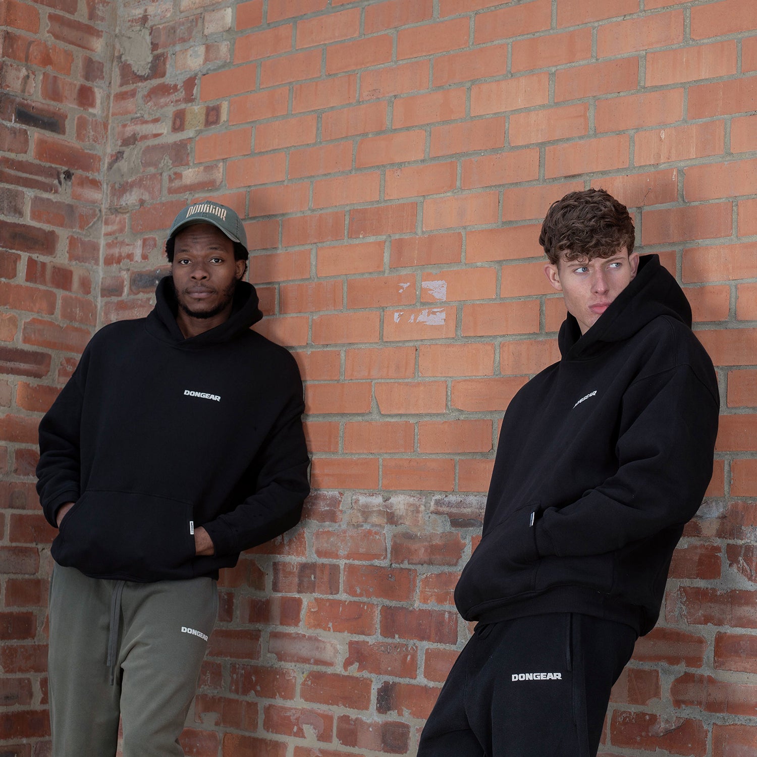 Sudadera esencial DonGear – Negro