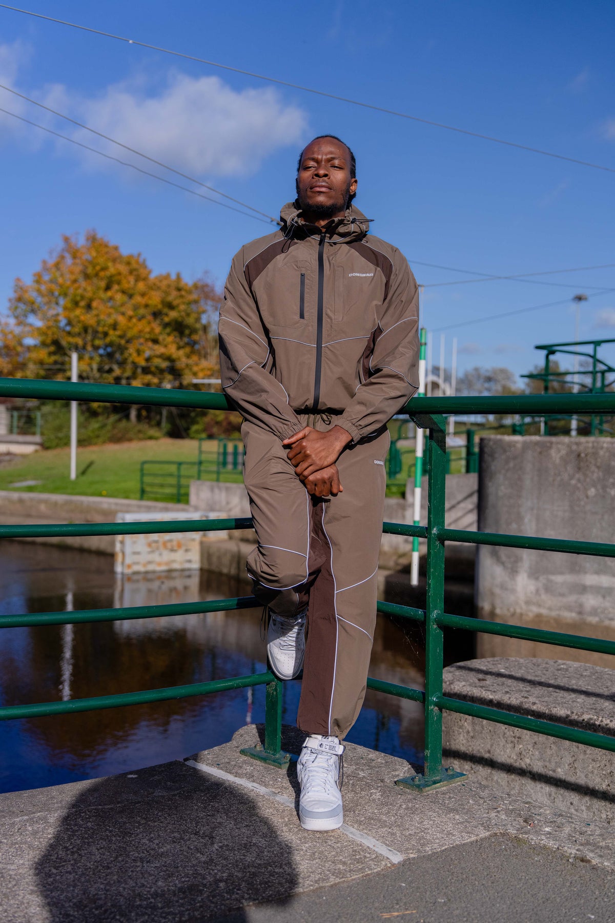 CONTOUR TECH JACKET — OLIVE