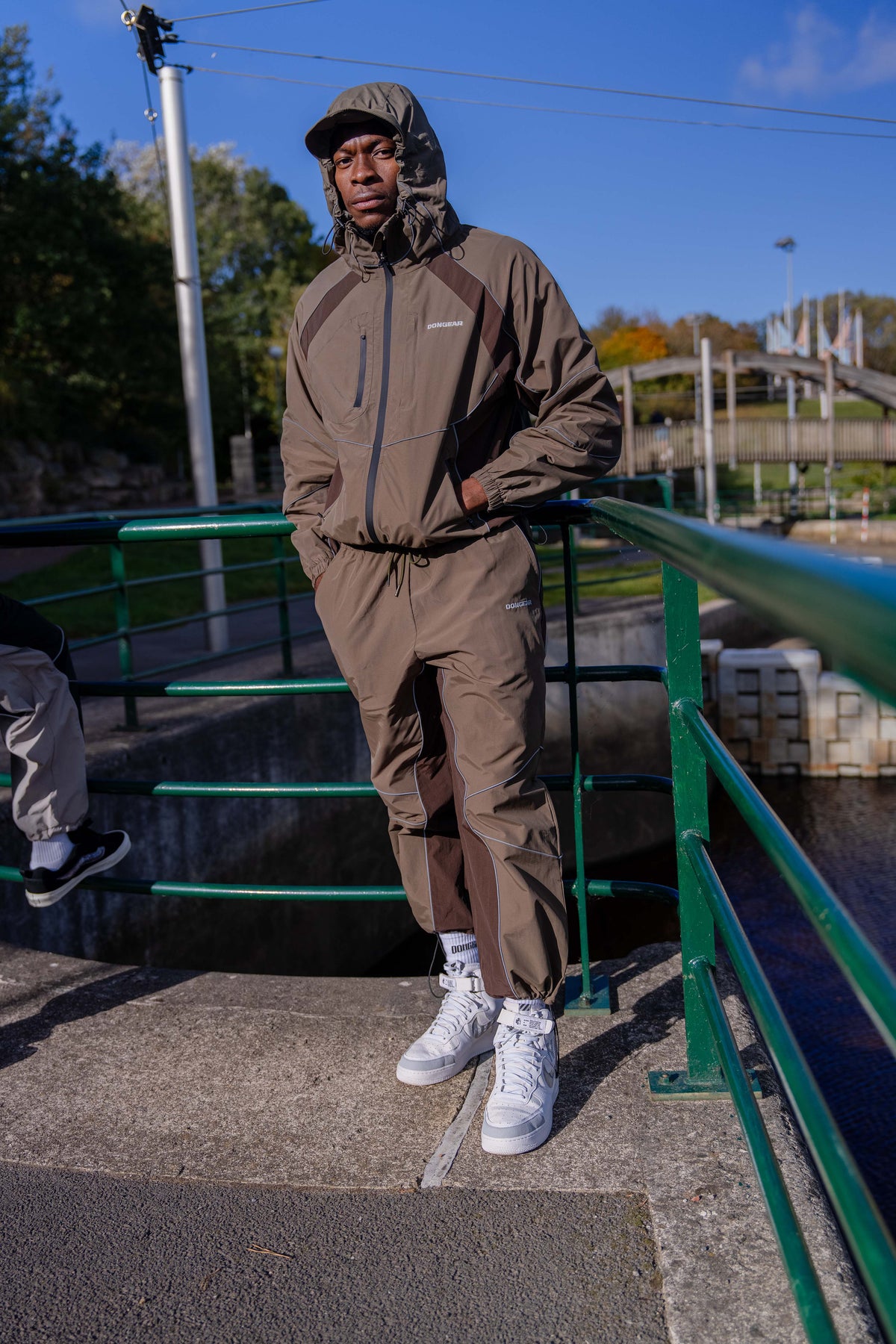 CONTOUR TECH PANT — OLIVE